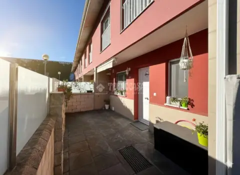 Casa adosada en calle de Bonio