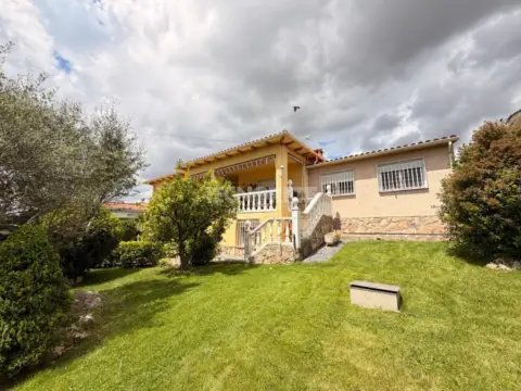 Casa unifamiliar en Serranillos