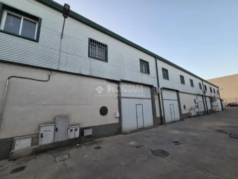 Nave industrial en Velilla de San Antonio