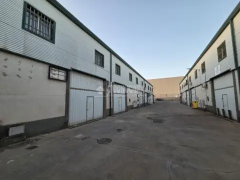 Nave industrial en Velilla de San Antonio