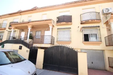 Casa adosada en Residencial Triana-Barrio Alto-Híjar