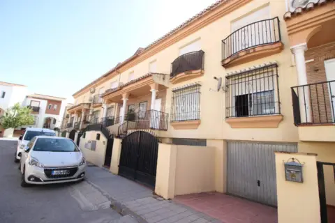 Casa adosada en Residencial Triana-Barrio Alto-Híjar