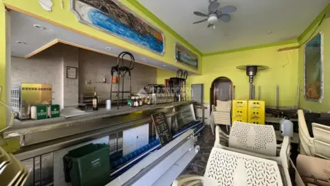 Local comercial en Calahonda-Carchuna