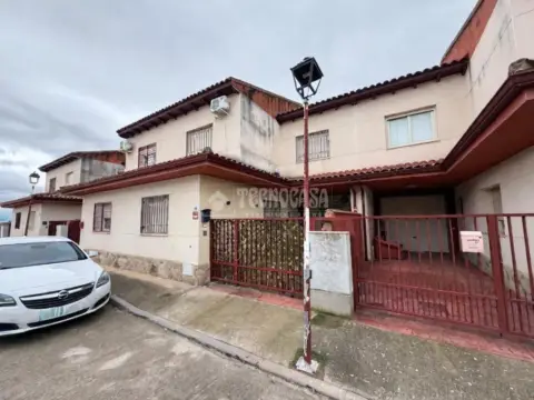 Casa adosada en Lucillos