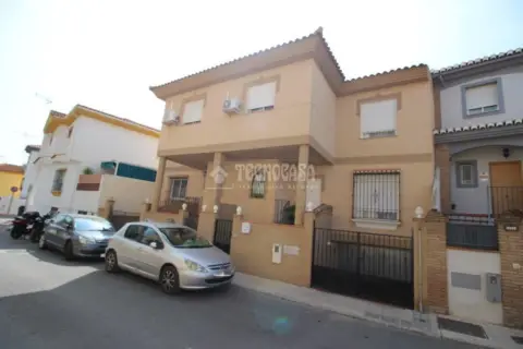 Casa adossada a Residencial Triana-Barrio Alto-Híjar