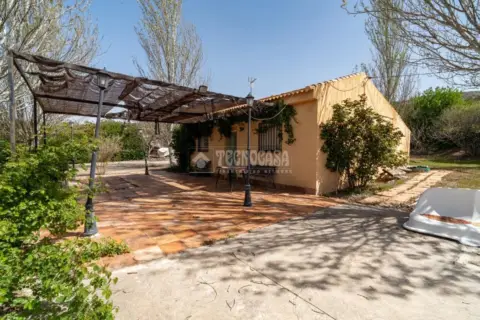 Casa rústica en Iznalloz