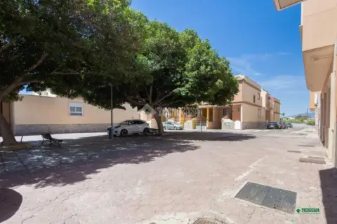 Piso en La Cañada-Costacabana-Loma Cabrera-El Alquián