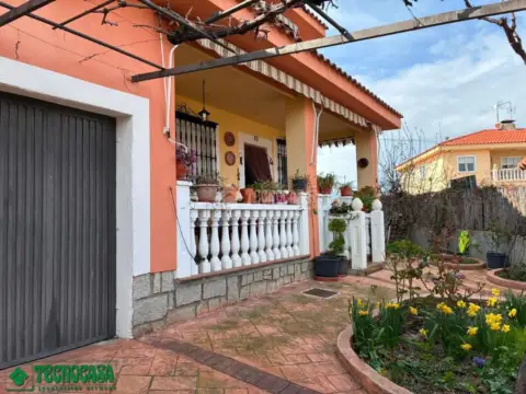 Casa pareada en Camarena