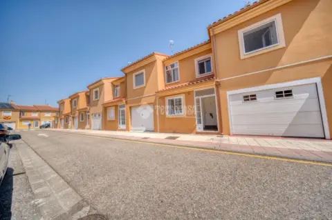 Casa pareada en Aldeamayor de San Martín