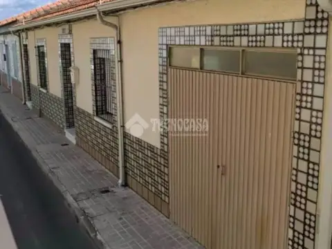 Casa adosada en El Poblado-Constitución-El Villar