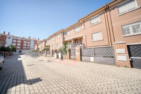 Casa adosada en Laguna de Duero
