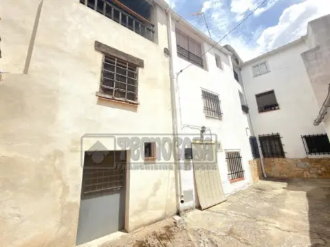 Casa adosada en calle Cuatro Esquinas