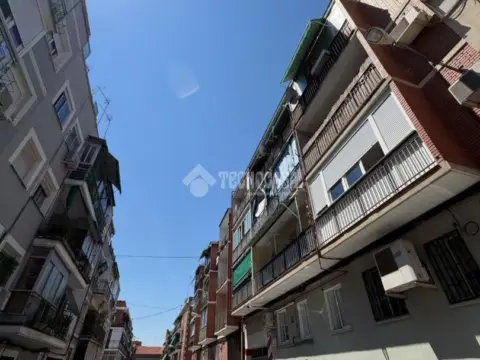 Piso en calle de la Hermandad