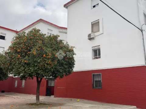 Piso en calle Lora del Río