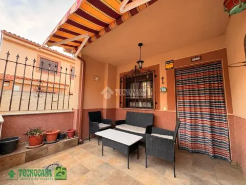 Casa pareada en calle Alamillo