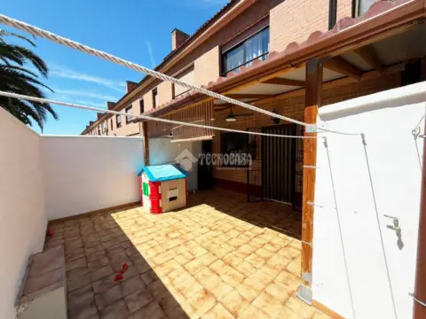 Casa adosada en Santa Isabel-Movera