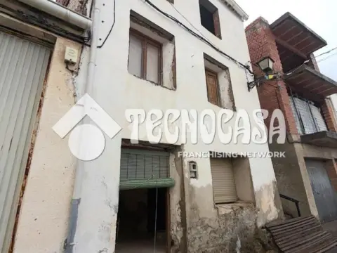 Casa adosada en calle Plaza