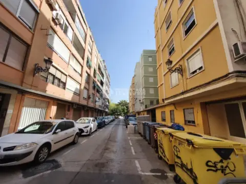 Local comercial en Montolivet