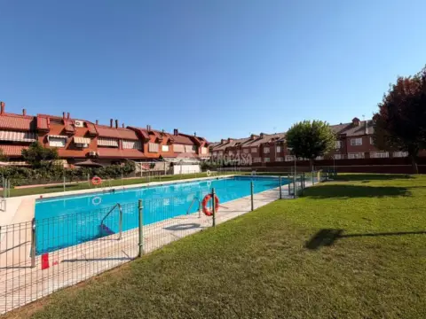 Casa adosada en Valdepelayo-Montepinos-Arroyo Culebro