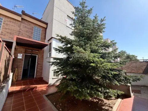 Casa adosada en Villanueva de la Torre