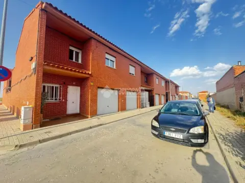Casa adosada en Yepes