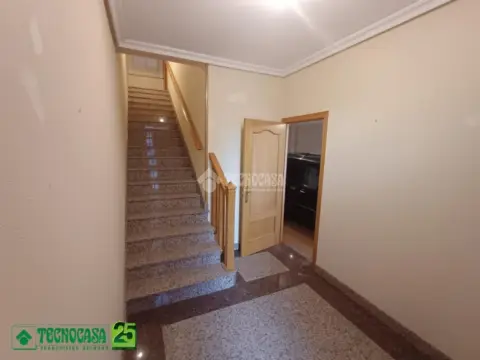 Casa adosada en calle de Zaragoza