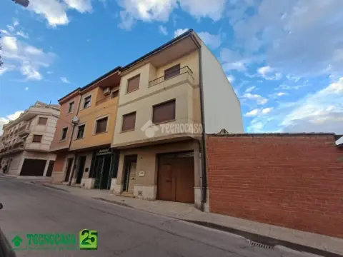 Casa adosada en calle de Zaragoza