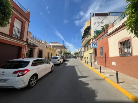 Casa adosada en calle de Manuel López Farfán