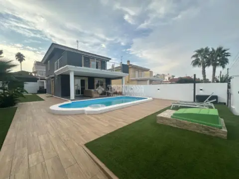 Casa unifamiliar en Carrer Abetos