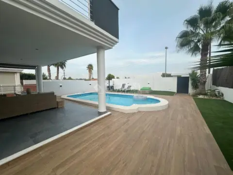 Casa unifamiliar en Carrer Abetos