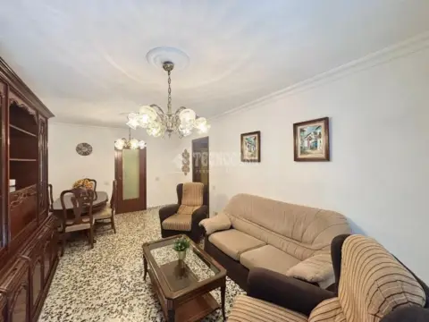 Piso en Nuevo Parque-Los Rosales-Tráfico Pesado