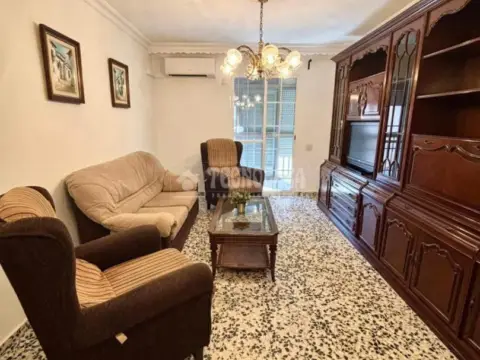 Piso en Nuevo Parque-Los Rosales-Tráfico Pesado