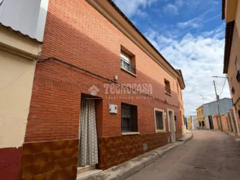 Casa adosada en calle de Julio Fernández