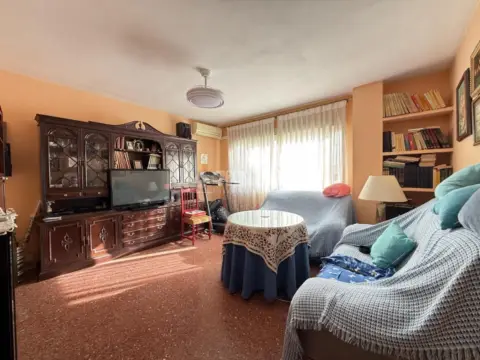 Piso en Nuevo Parque-Los Rosales-Tráfico Pesado