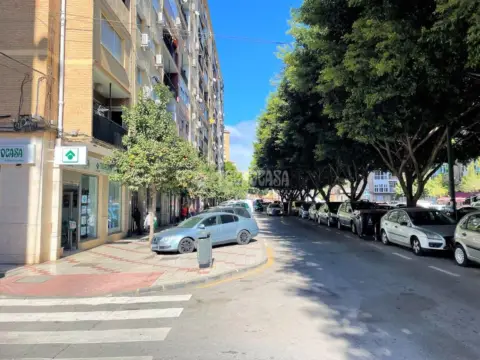 Local comercial en Avenida de Isaac Peral