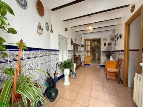 Casa adosada en calle de la Mona