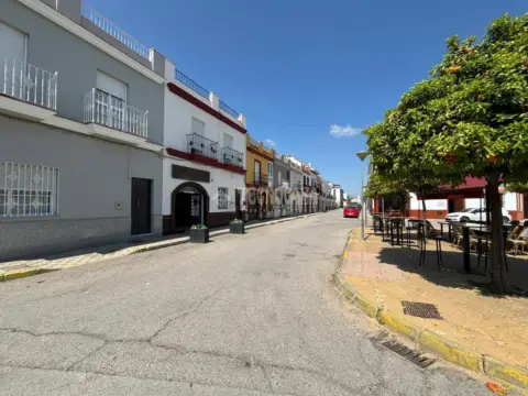 Casa adosada en Los Palacios y Villafranca
