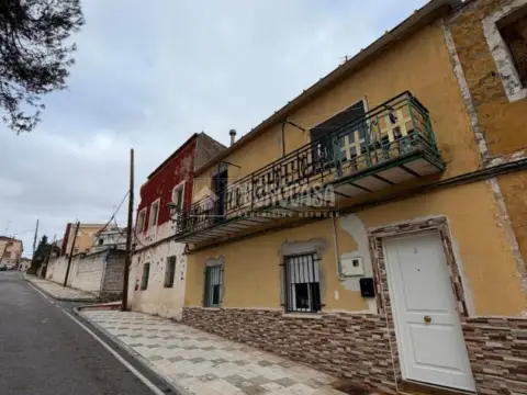 Casa adosada en calle de la Cuesta de la Bolita