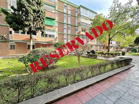 Piso en Puerta Blanca-Almudena-Mainake