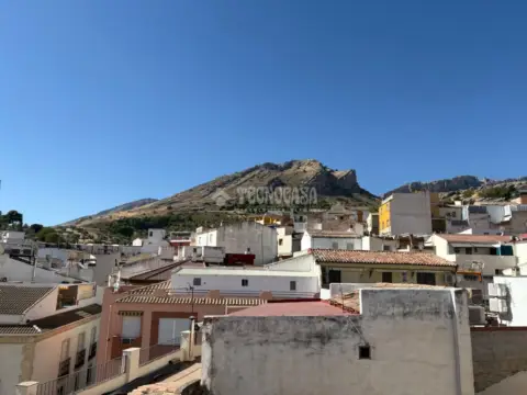 Casa adosada en callejón del Alcaide