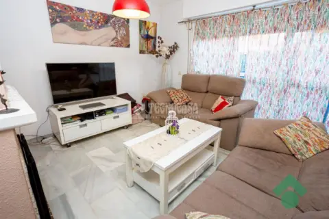 Casa adosada en Urbanización Entrepinos