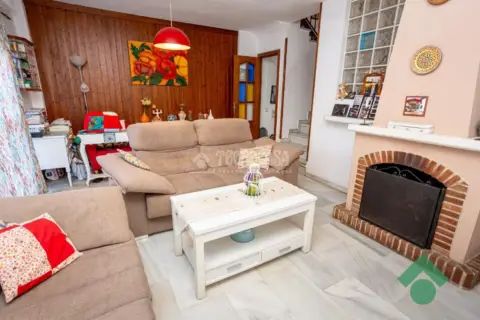 Casa adosada en Urbanización Entrepinos