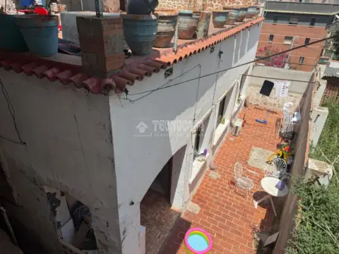 Casa adosada en Raval-Santa Rosa-Safaretjos