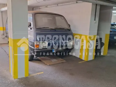 Garaje en calle Krakatoa