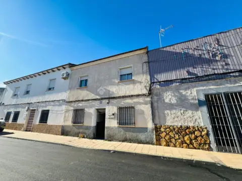 Casa adosada en La Pueblanueva