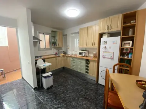 Casa adosada en calle Romen