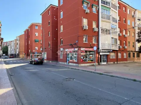 Piso en San Isidro, Estación
