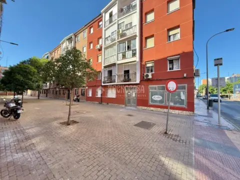 Piso en San Isidro, Estación
