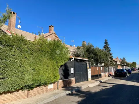 Casa pareada en Villanueva de la Torre