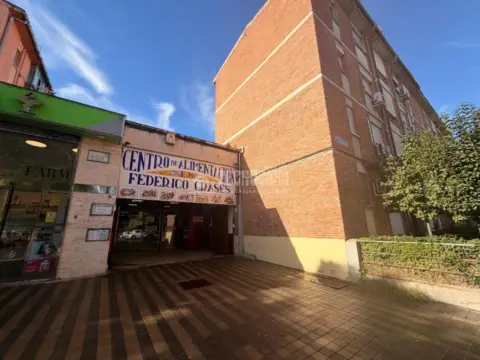 Local comercial en calle de Federico Grases